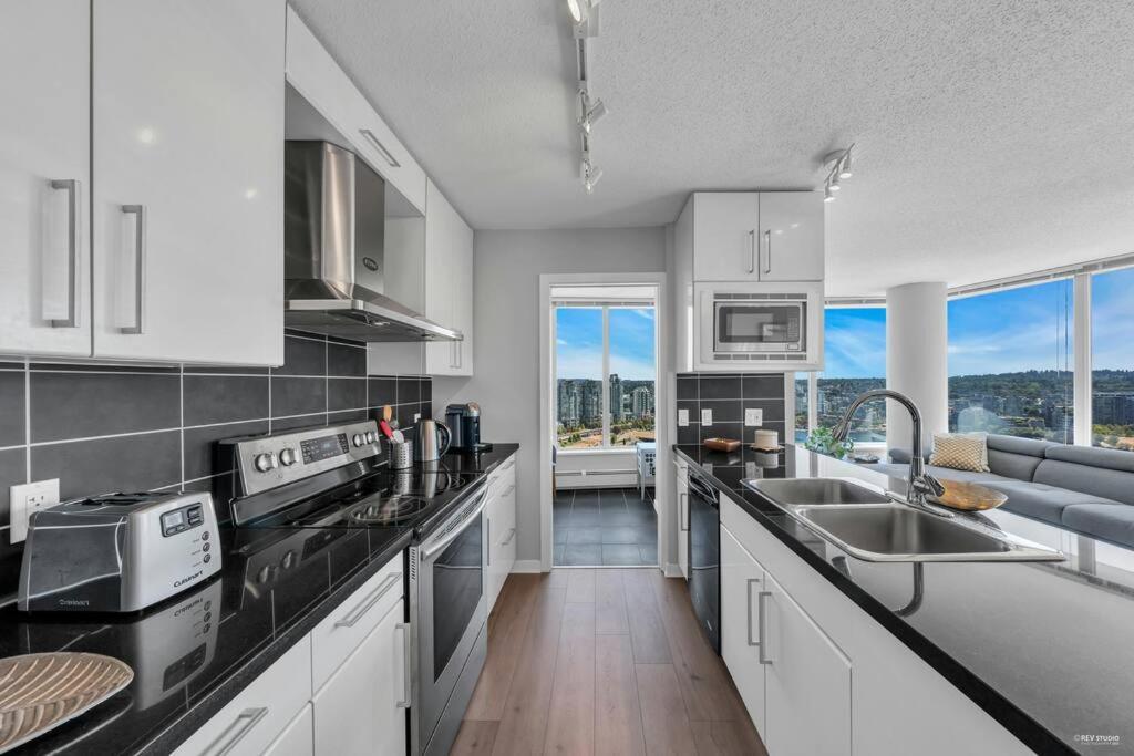 Spacious Dt 2-Bdr High-Rise With View, Pool, Gym Vancouver Buitenkant foto