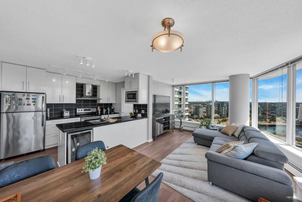 Spacious Dt 2-Bdr High-Rise With View, Pool, Gym Vancouver Buitenkant foto