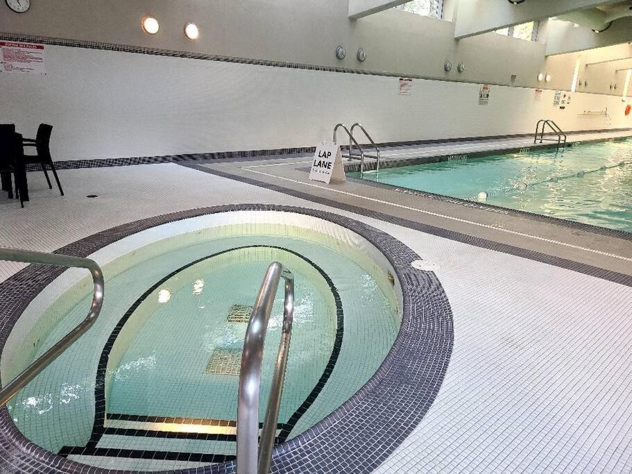 Spacious Dt 2-Bdr High-Rise With View, Pool, Gym Vancouver Buitenkant foto