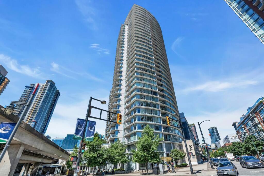 Spacious Dt 2-Bdr High-Rise With View, Pool, Gym Vancouver Buitenkant foto