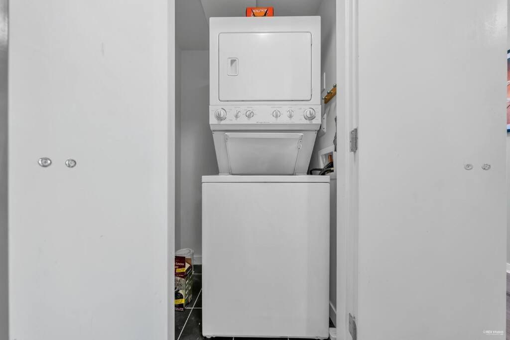 Spacious Dt 2-Bdr High-Rise With View, Pool, Gym Vancouver Buitenkant foto